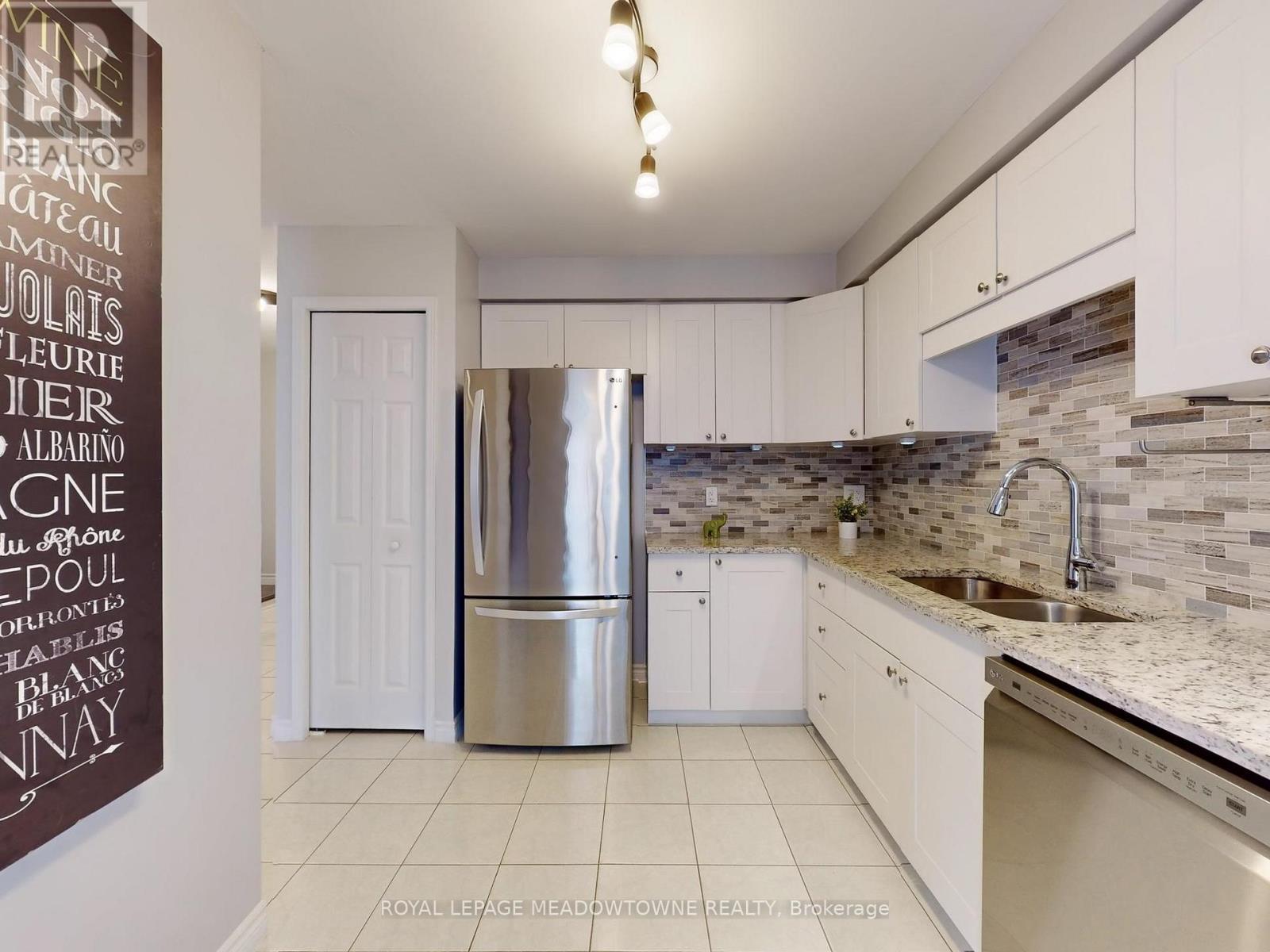 152 Essling Avenue, Hamilton, Ontario  L9B 2H9 - Photo 14 - X12092475