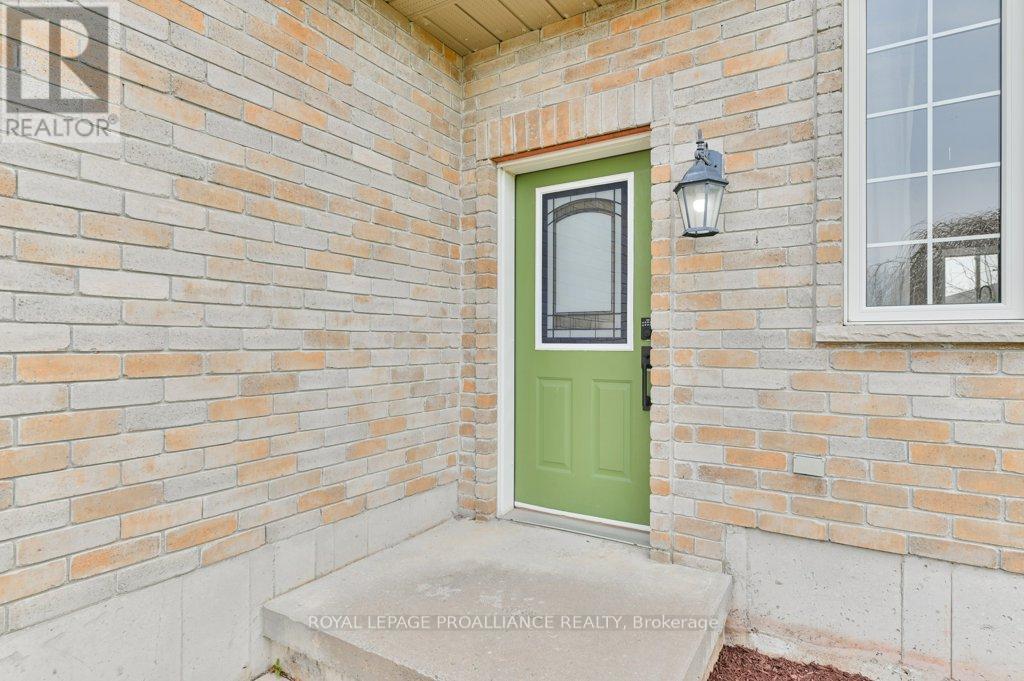 Property at 17 STONEGATE CRESCENT image 5