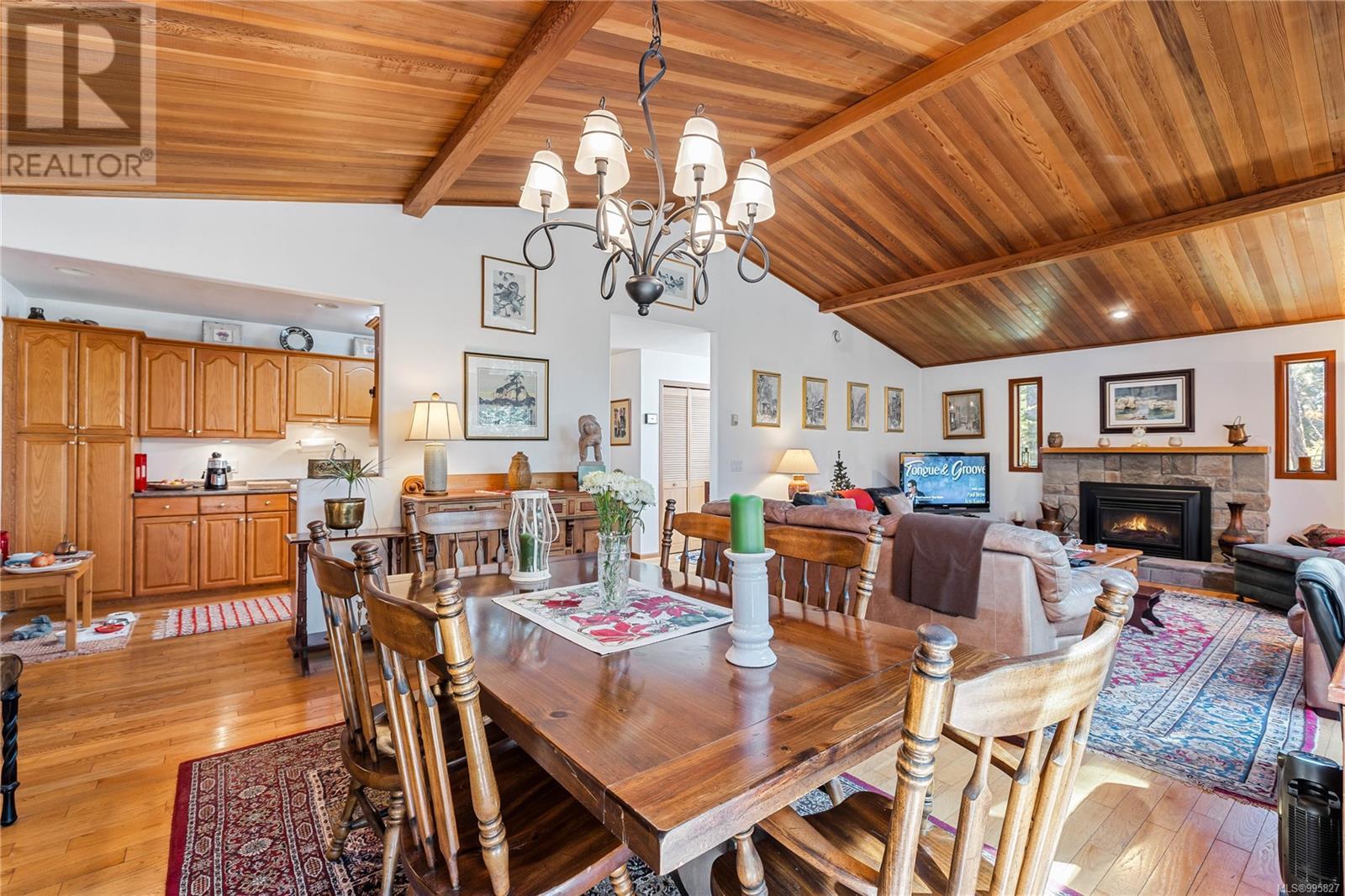 Property at 112 Cairns Pl image 4