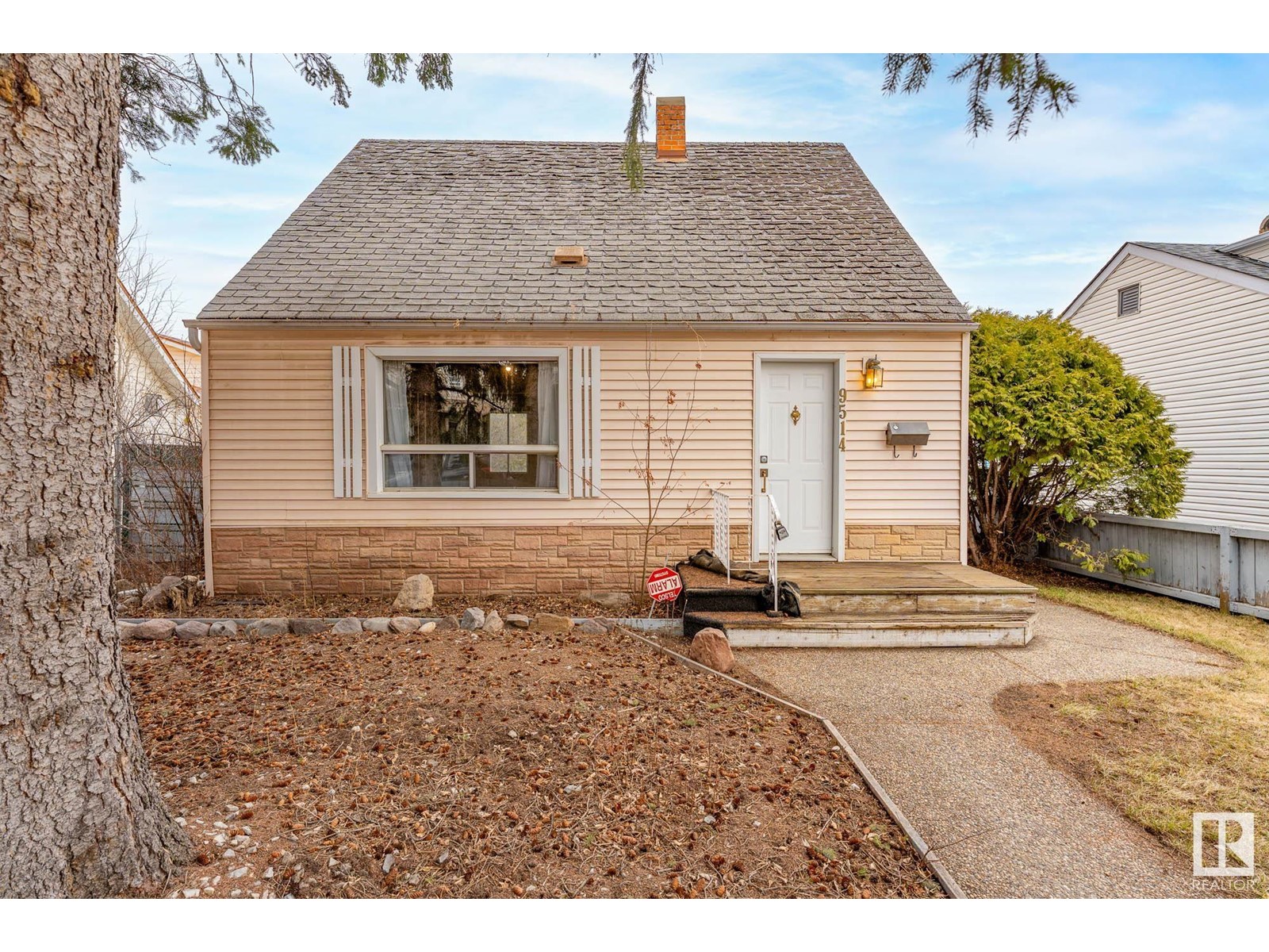 Property at 9514 73 AV NW image 1