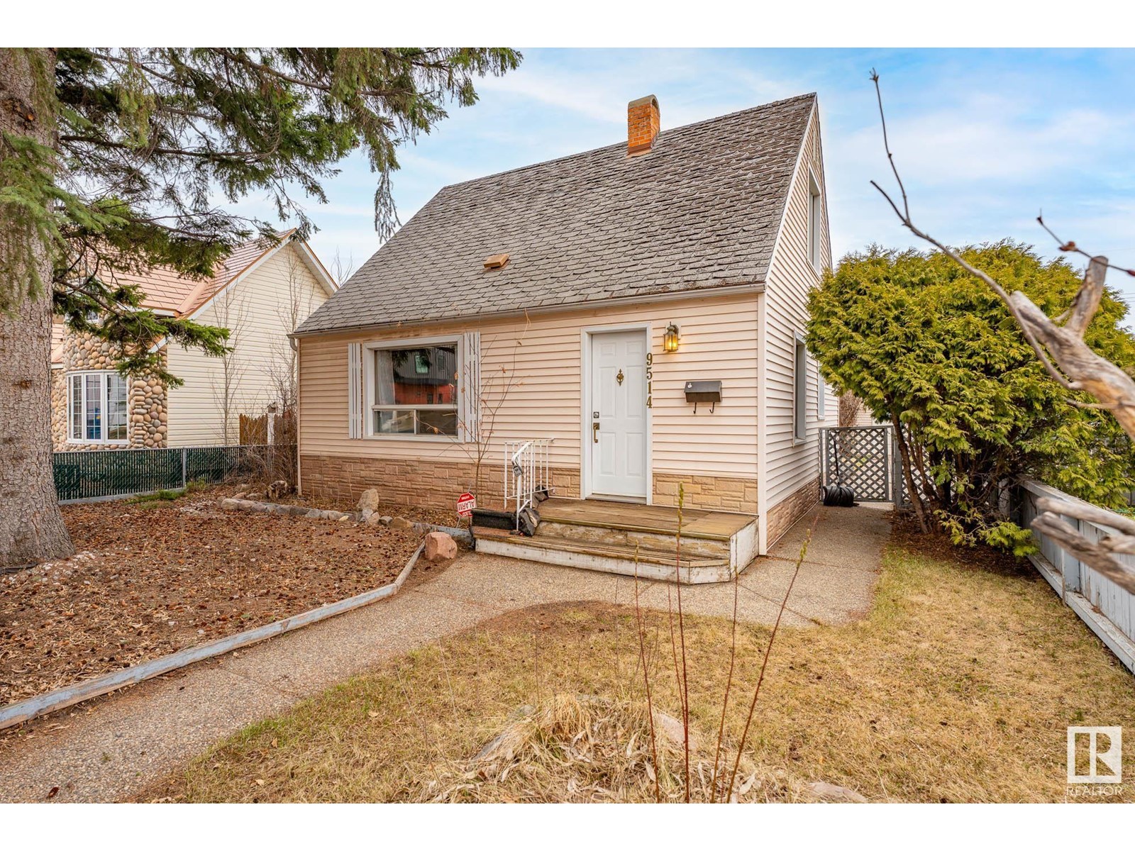 Property at 9514 73 AV NW image 2