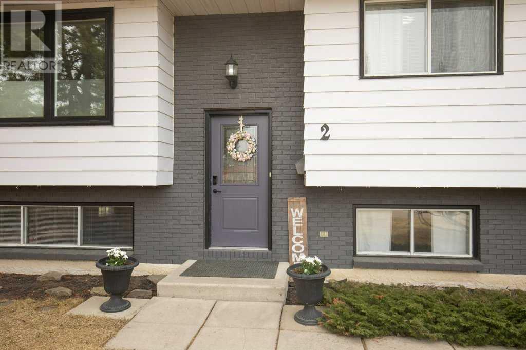 2 Mountain Place, Sylvan Lake, Alberta  T4S 1H7 - Photo 2 - A2187377