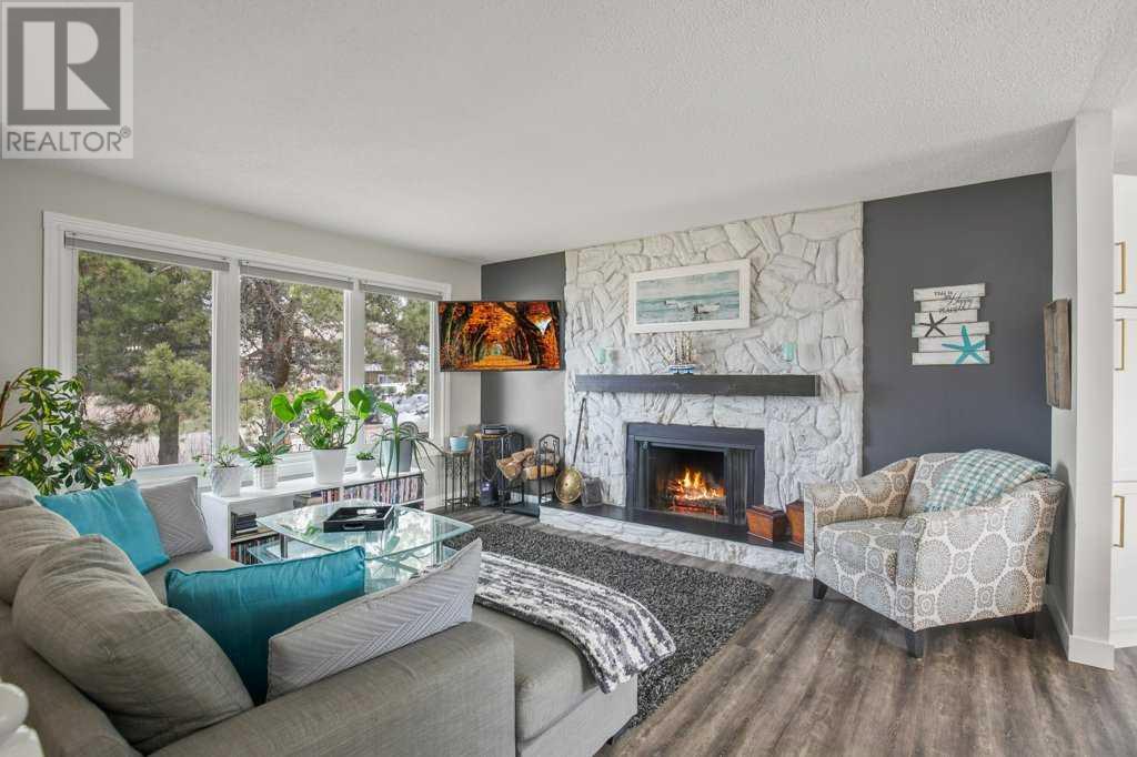2 Mountain Place, Sylvan Lake, Alberta  T4S 1H7 - Photo 4 - A2187377