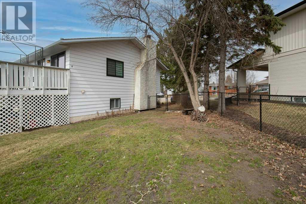 2 Mountain Place, Sylvan Lake, Alberta  T4S 1H7 - Photo 38 - A2187377