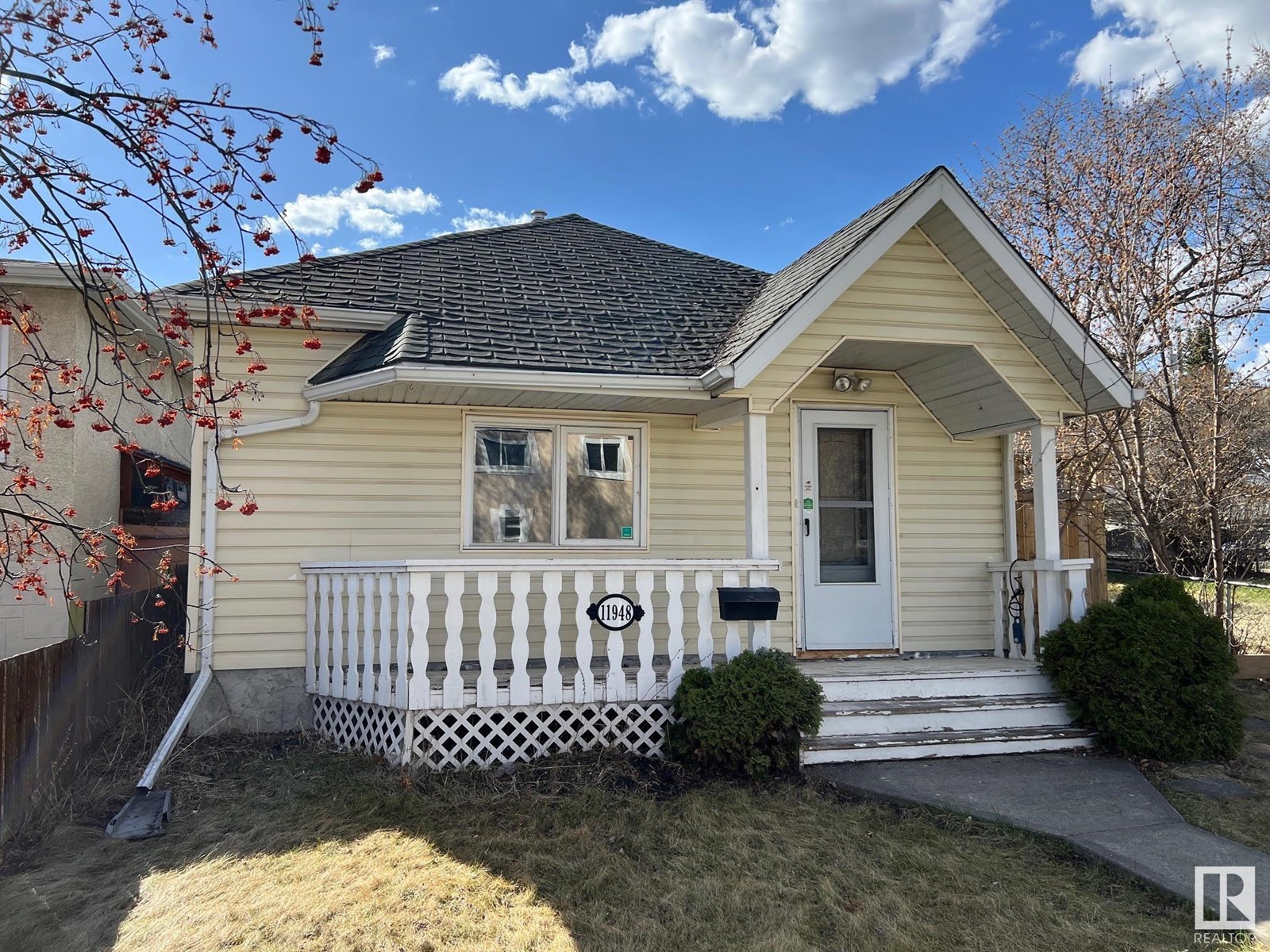 Property at 11948 61 ST NW image 1