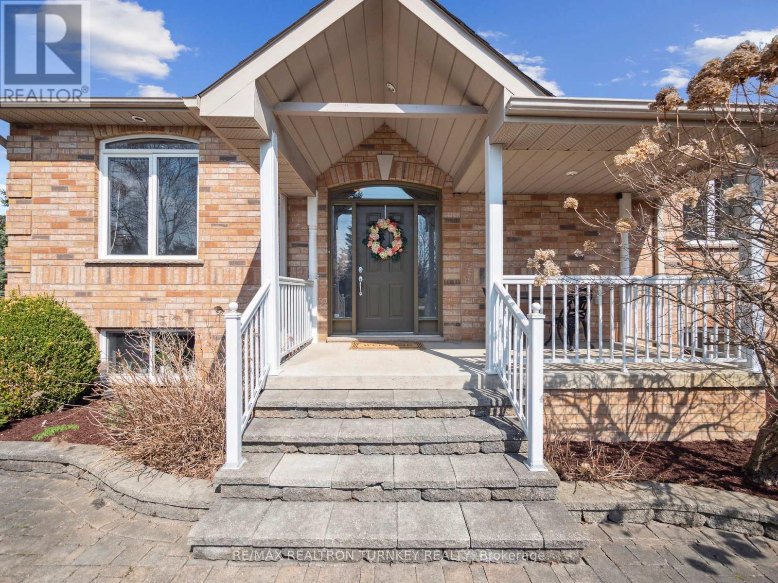 Property at 20173 BATHURST STREET image 3