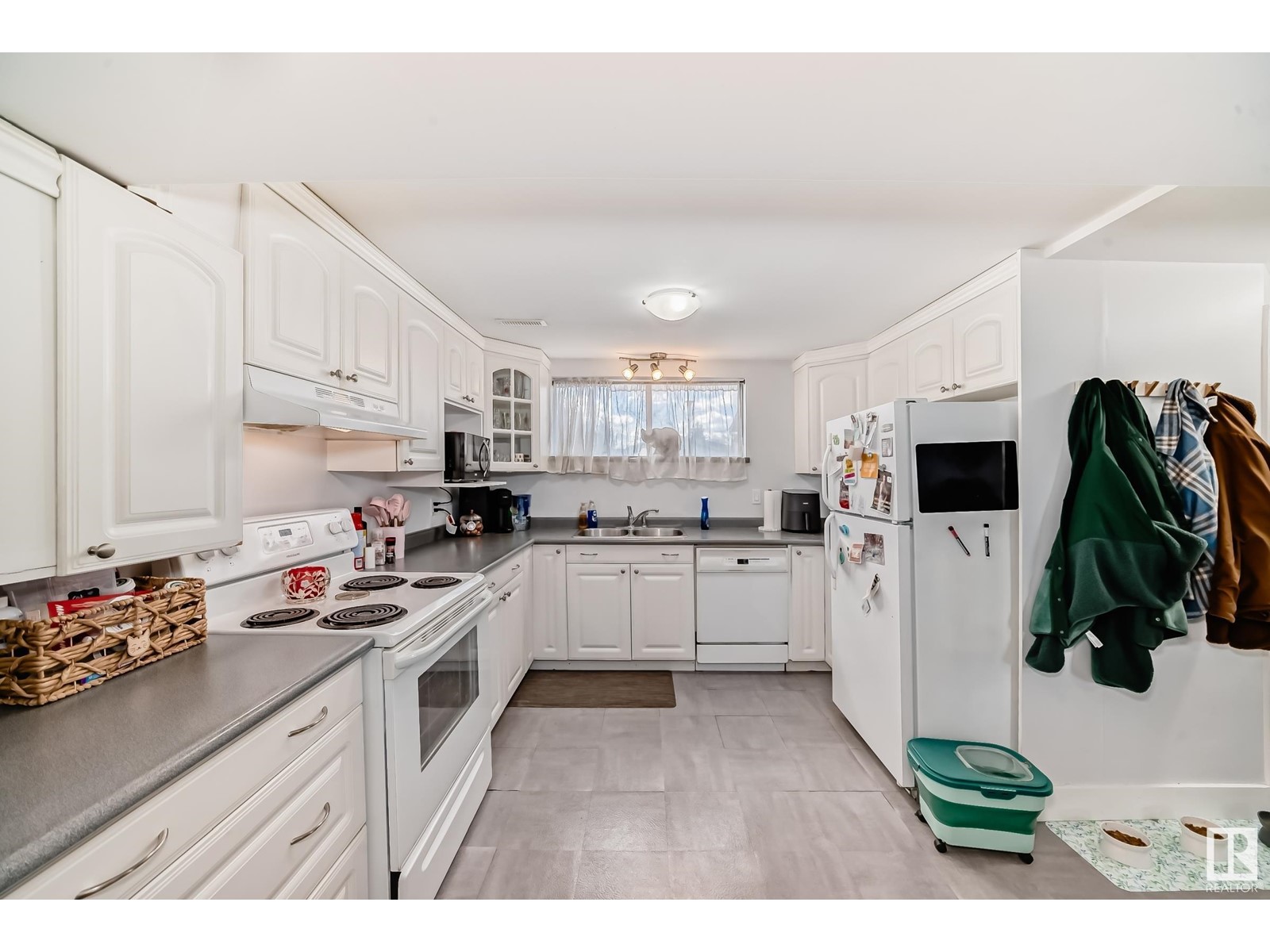Property at 6715 32 AV NW image 5