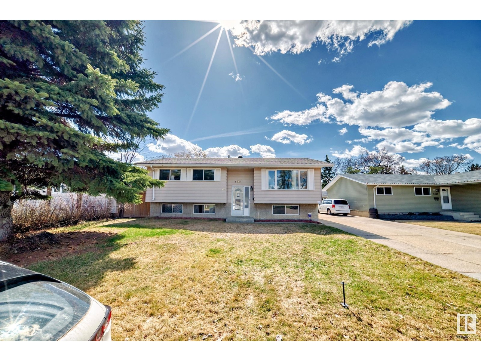 Property at 6715 32 AV NW image 3