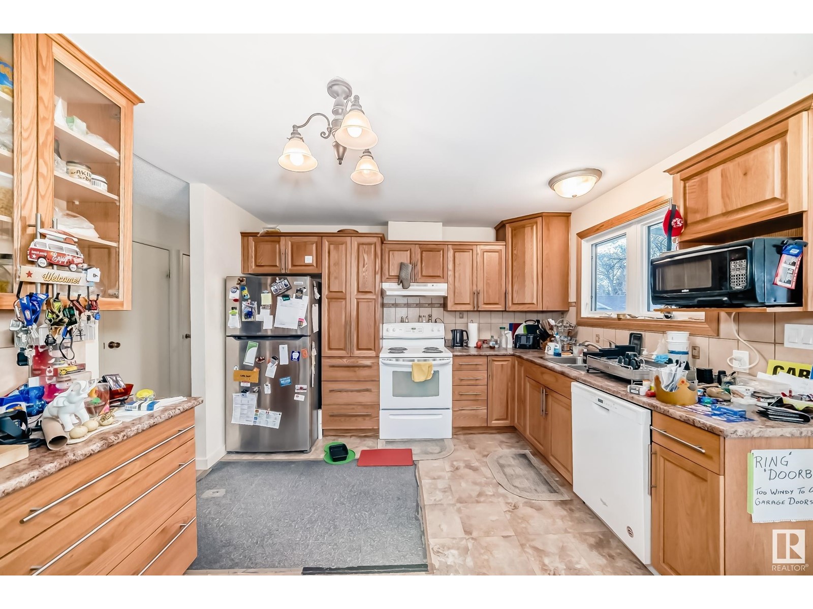 Property at 6715 32 AV NW image 4