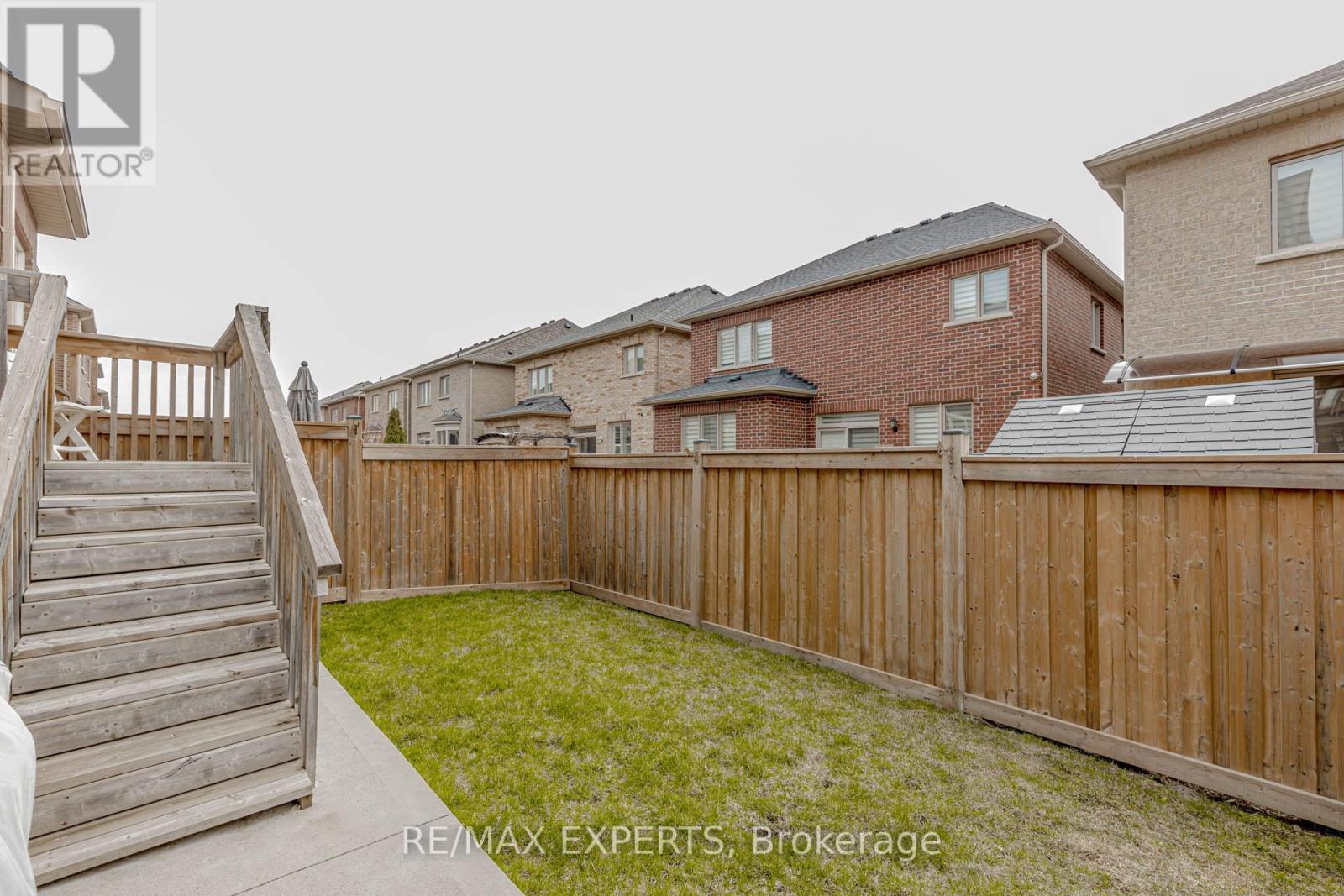 32 Ivor Crescent, Brampton, Ontario  L7A 4L6 - Photo 37 - W12104061