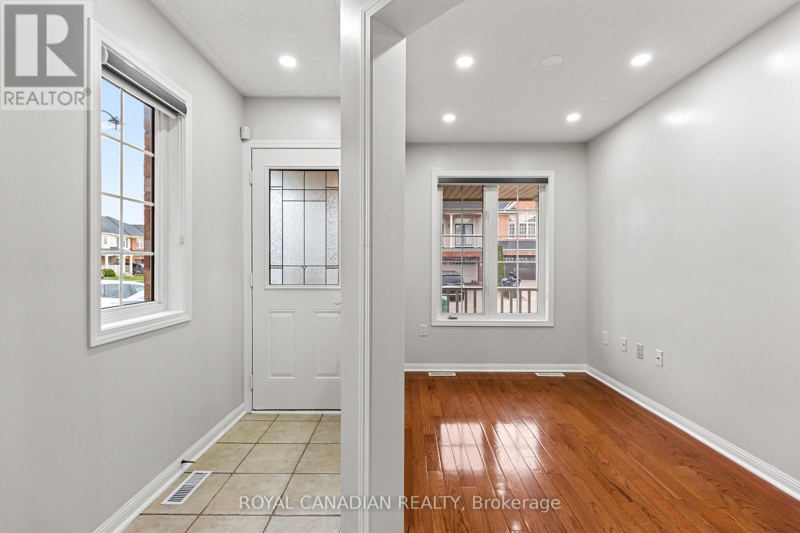 260 Fandango Drive W, Brampton, Ontario  L6X 0M5 - Photo 2 - W12104112