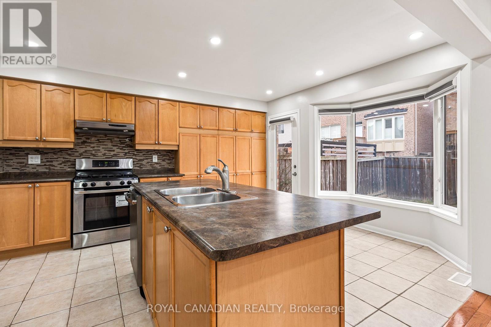 260 Fandango Drive W, Brampton, Ontario  L6X 0M5 - Photo 8 - W12104112