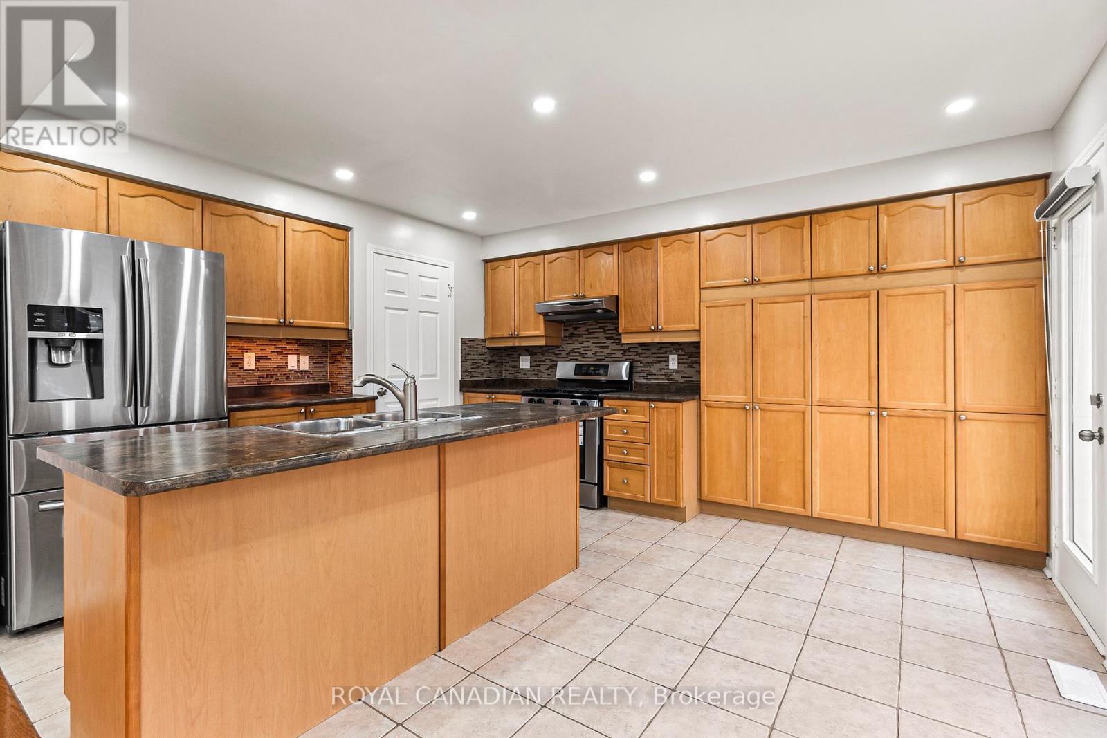260 Fandango Drive W, Brampton, Ontario  L6X 0M5 - Photo 9 - W12104112