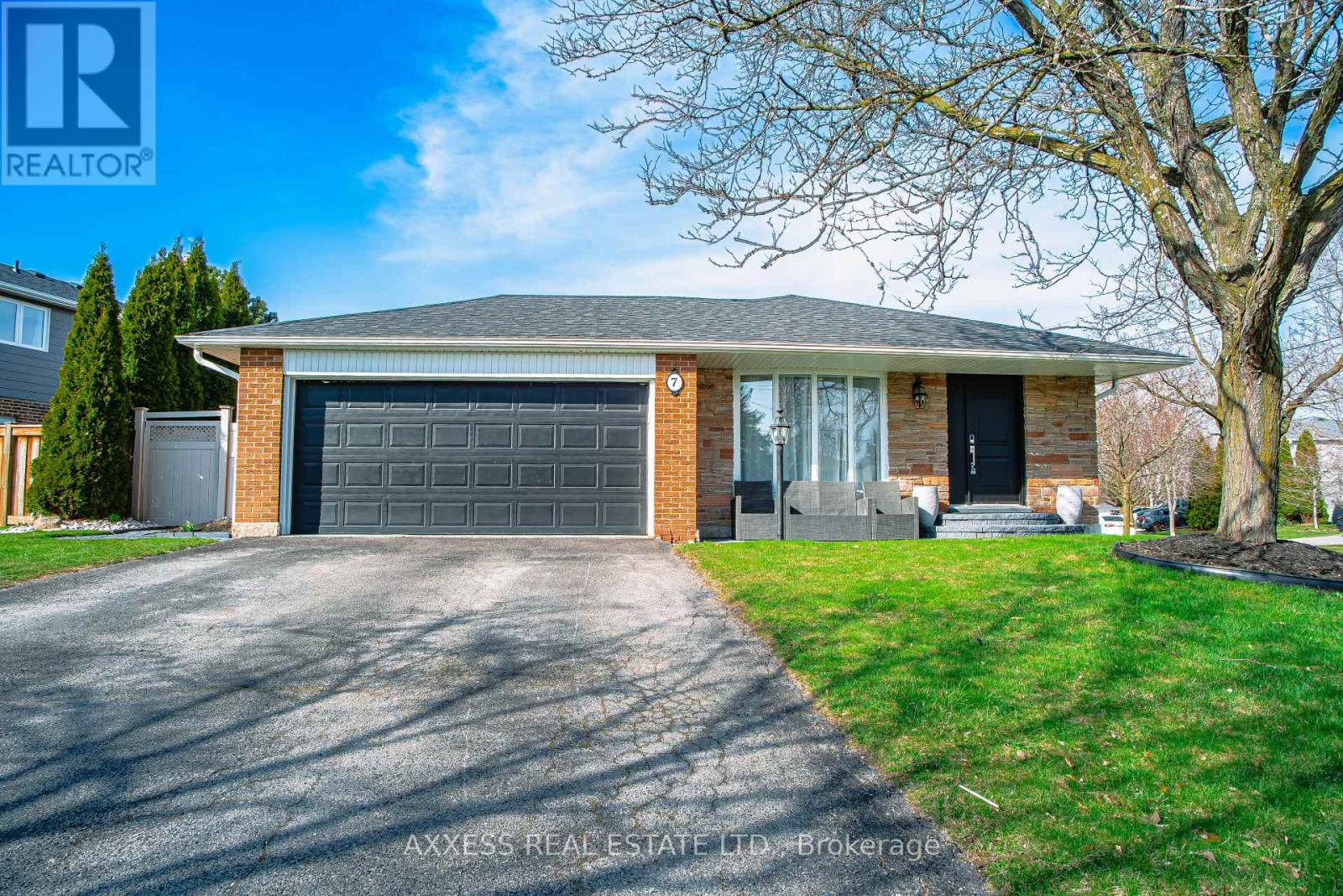 Property at 7 REGAN CRESCENT image 1