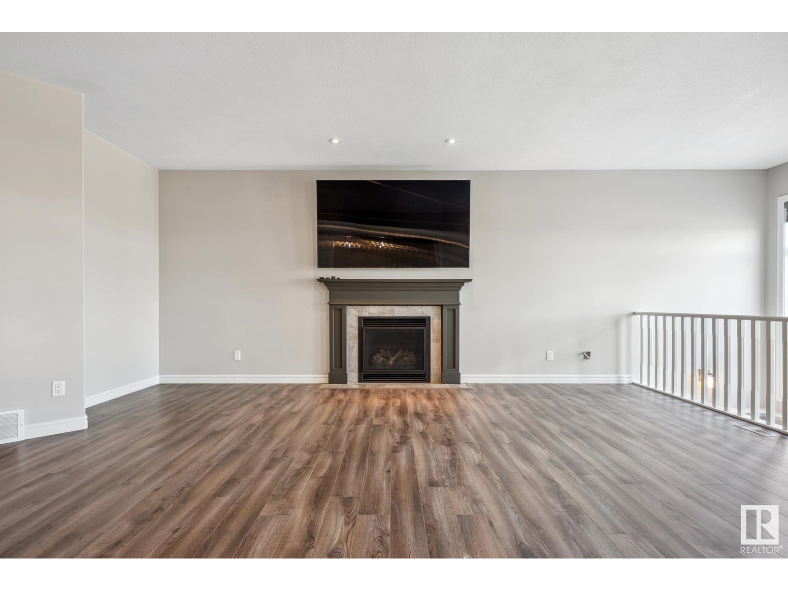Property at 16799 36 ST NW image 4
