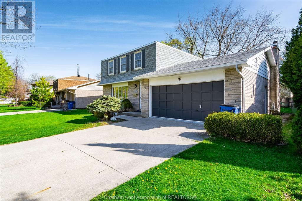 Property at 33 Sioux DRIVE image 2