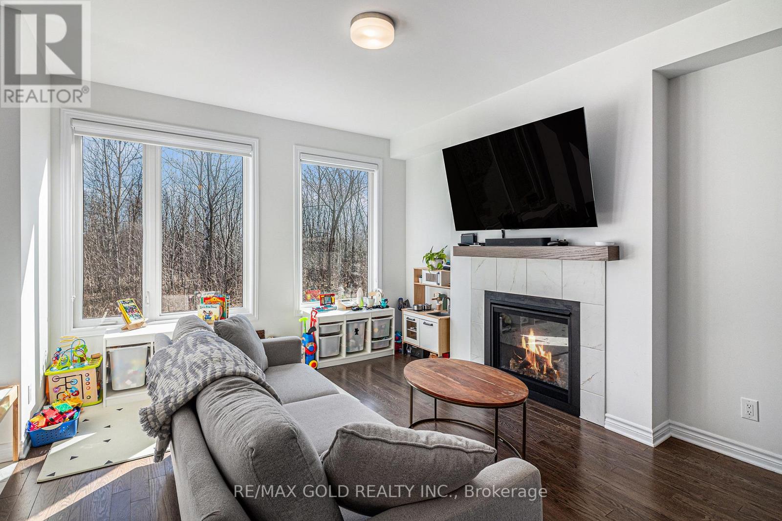 647 Persimmon Way, Ottawa, Ontario  K1W 0T3 - Photo 5 - X12104143