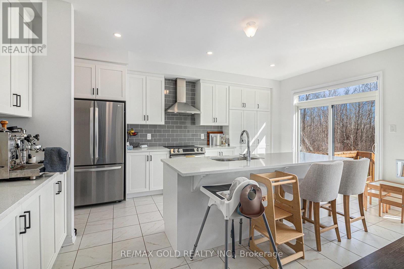 647 Persimmon Way, Ottawa, Ontario  K1W 0T3 - Photo 9 - X12104143
