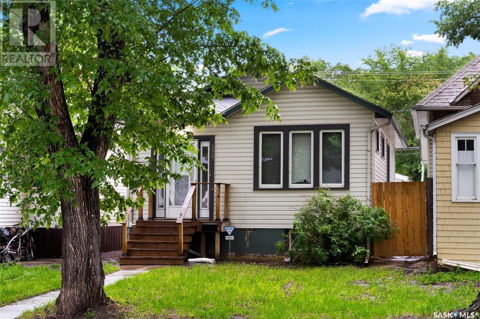 Property at 1927 Montreal STREET image 4