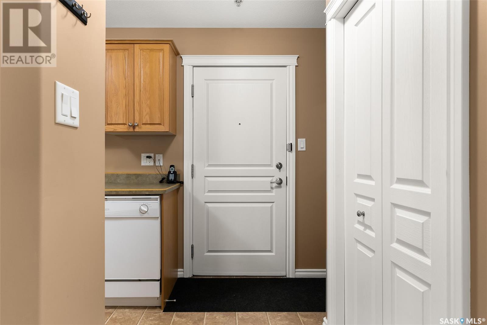 Property at 202 3946 Robinson STREET image 3