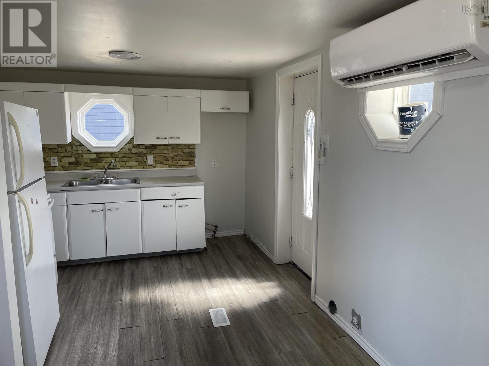 Property at 3132 Atlantic Avenue image 5