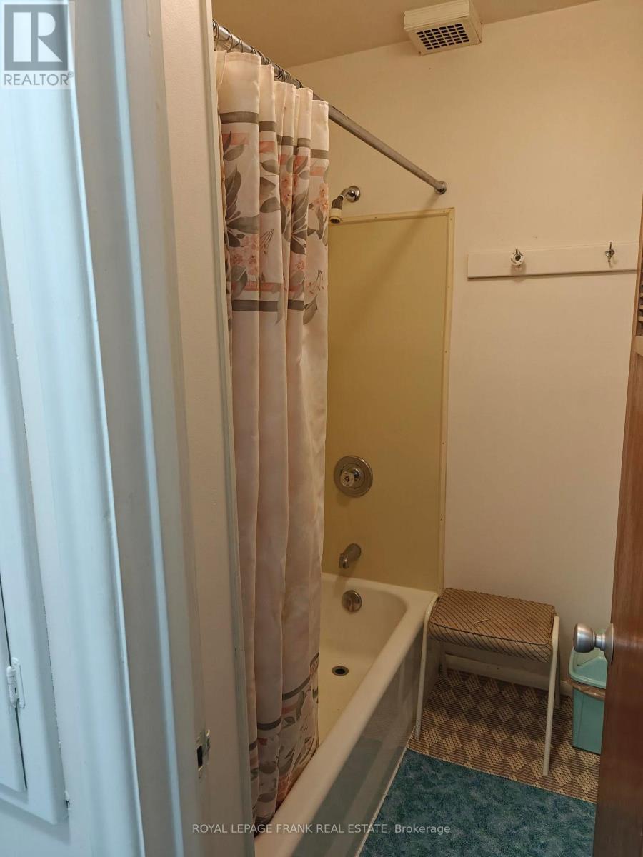 Room #5 - 374 Central Park Boulevard S, Oshawa, Ontario  L1H 5X2 - Photo 5 - E12104330