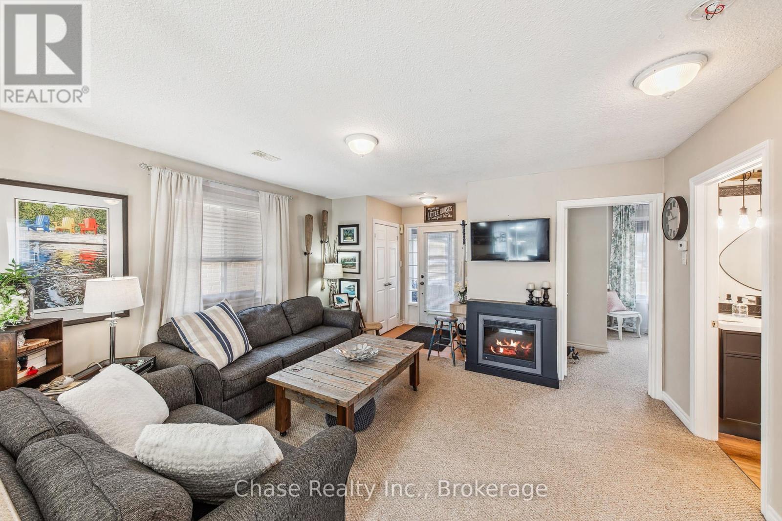 239 Yonge Street, Midland, Ontario  L4R 2B1 - Photo 10 - S12104312