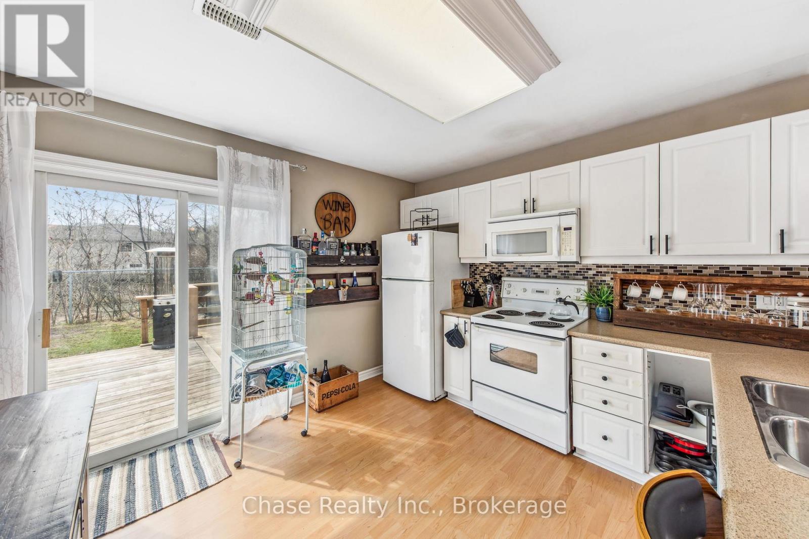 239 Yonge Street, Midland, Ontario  L4R 2B1 - Photo 11 - S12104312