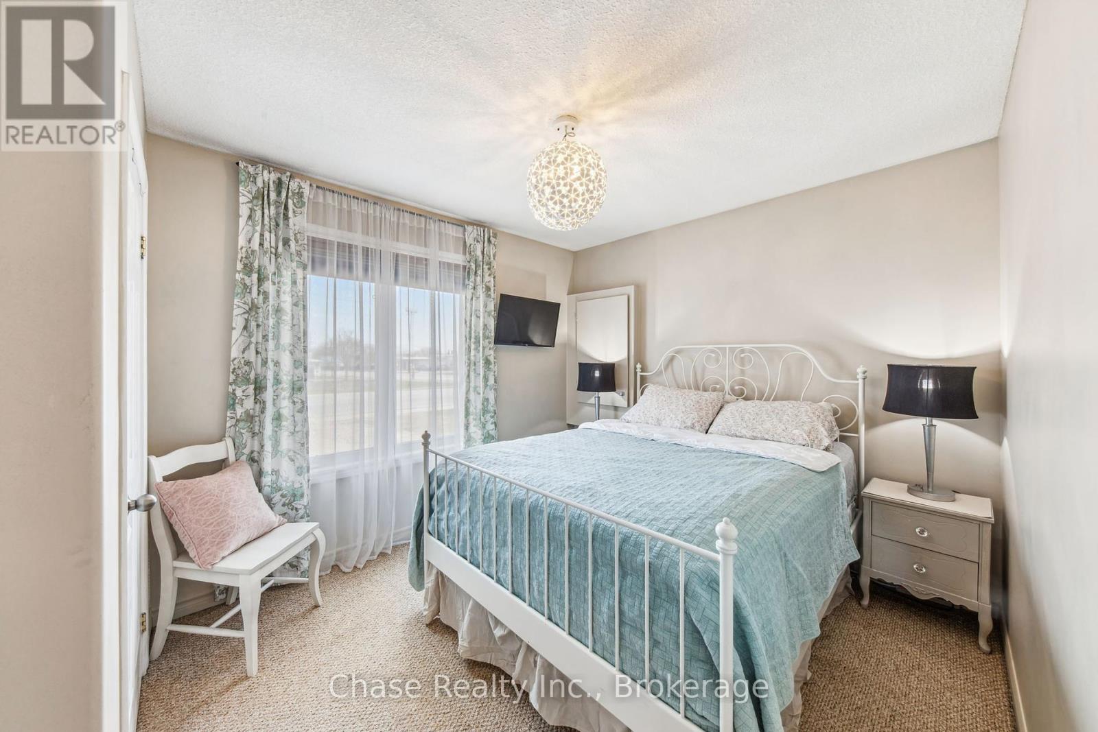 239 Yonge Street, Midland, Ontario  L4R 2B1 - Photo 13 - S12104312