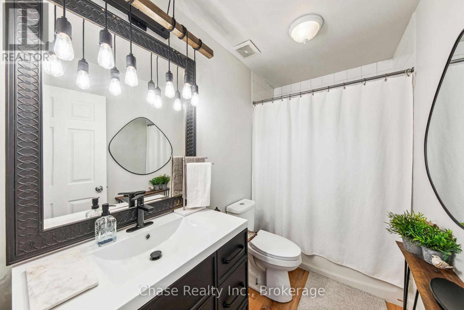 239 Yonge Street, Midland, Ontario  L4R 2B1 - Photo 15 - S12104312