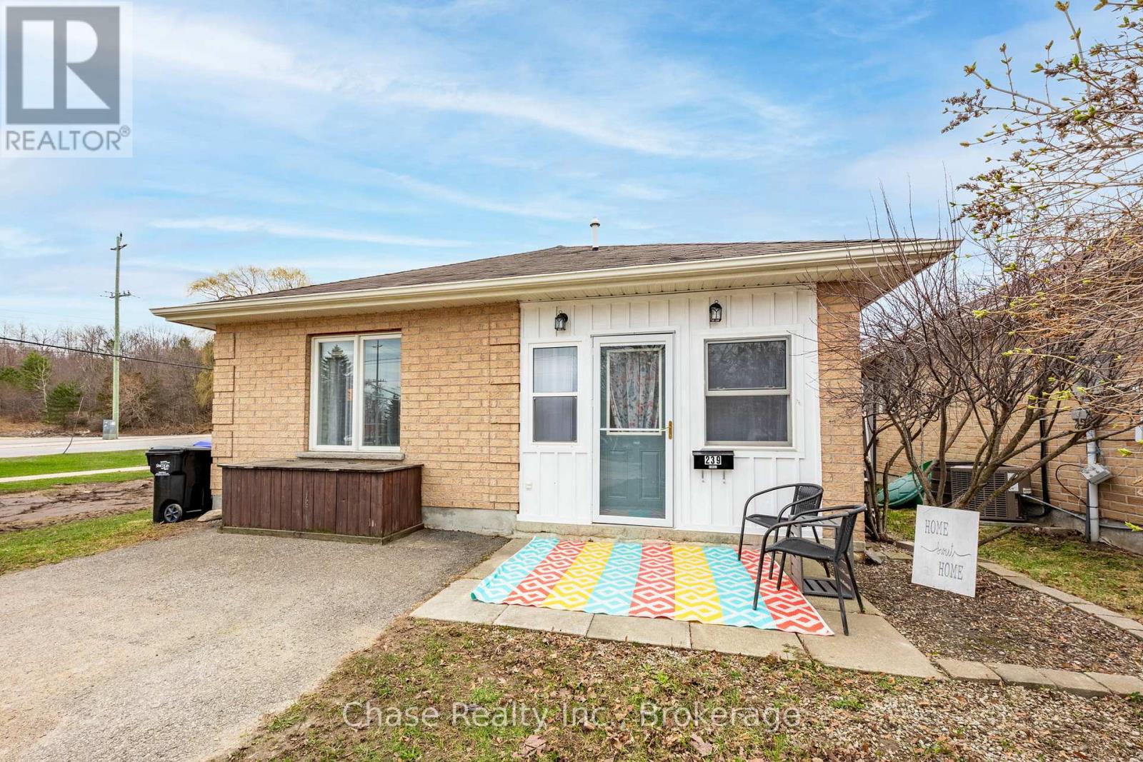 Property at 239 YONGE STREET image 2