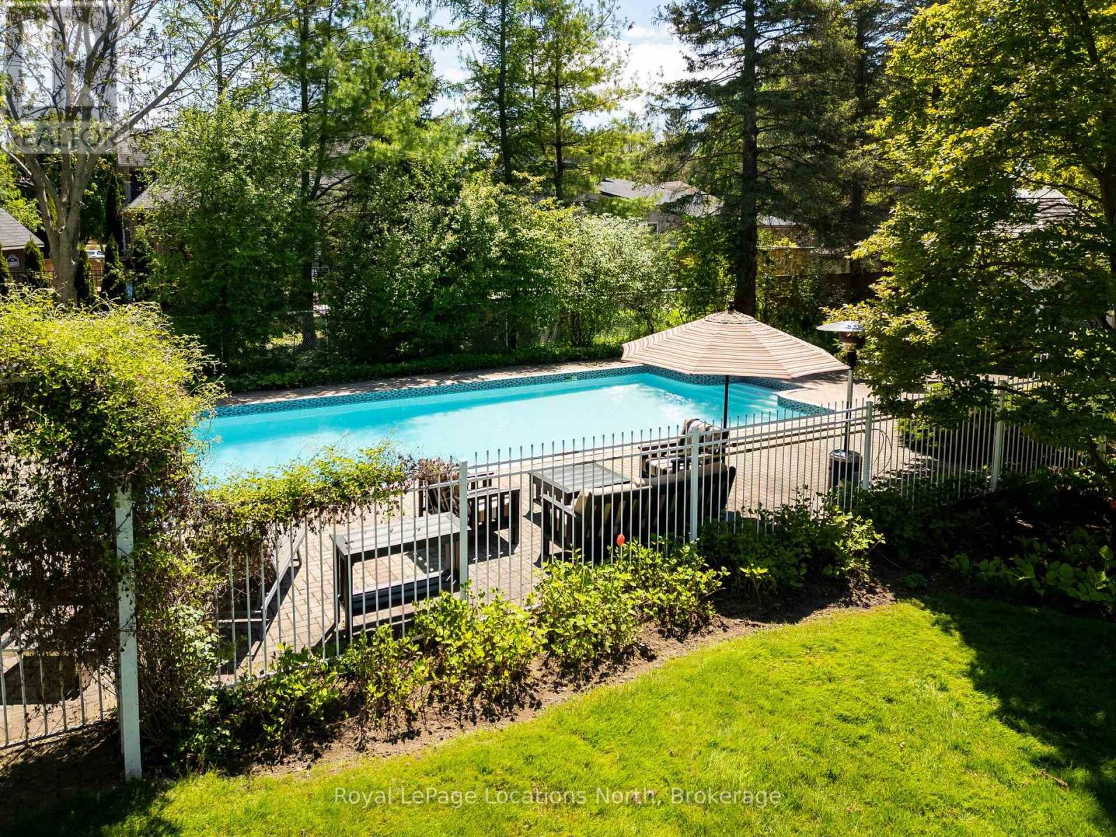 Property at 145 BRUCE STREET S image 3