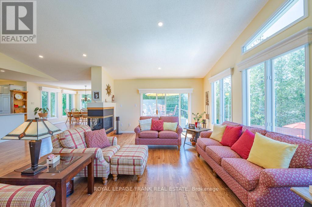 36 SOUTHSHORE ROAD Kawartha Lakes (Emily)