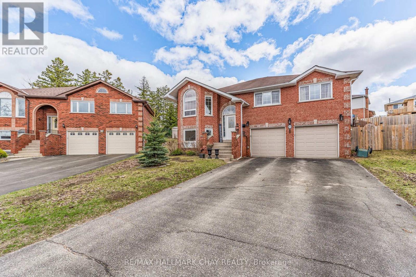 Property at 11 WATSON COURT image 2