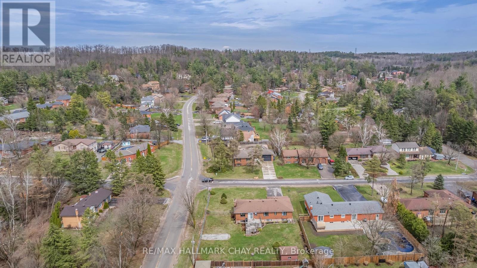 Property at 40 IDLEWOOD DRIVE image 4