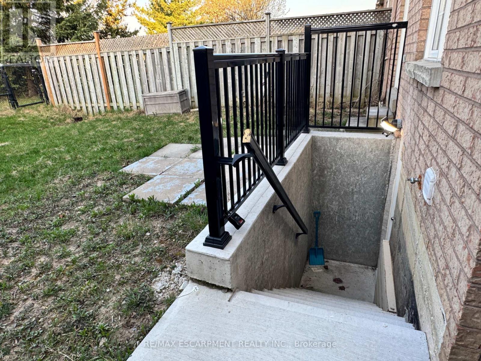 46 Stirrup Court, Brampton (Fletcher's Creek Village), Ontario  L6X 5A2 - Photo 4 - W12103457