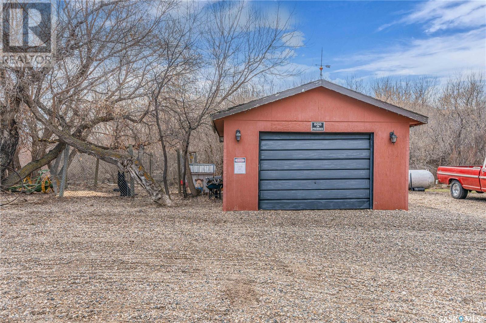 Property at Lowe Acreage image 4