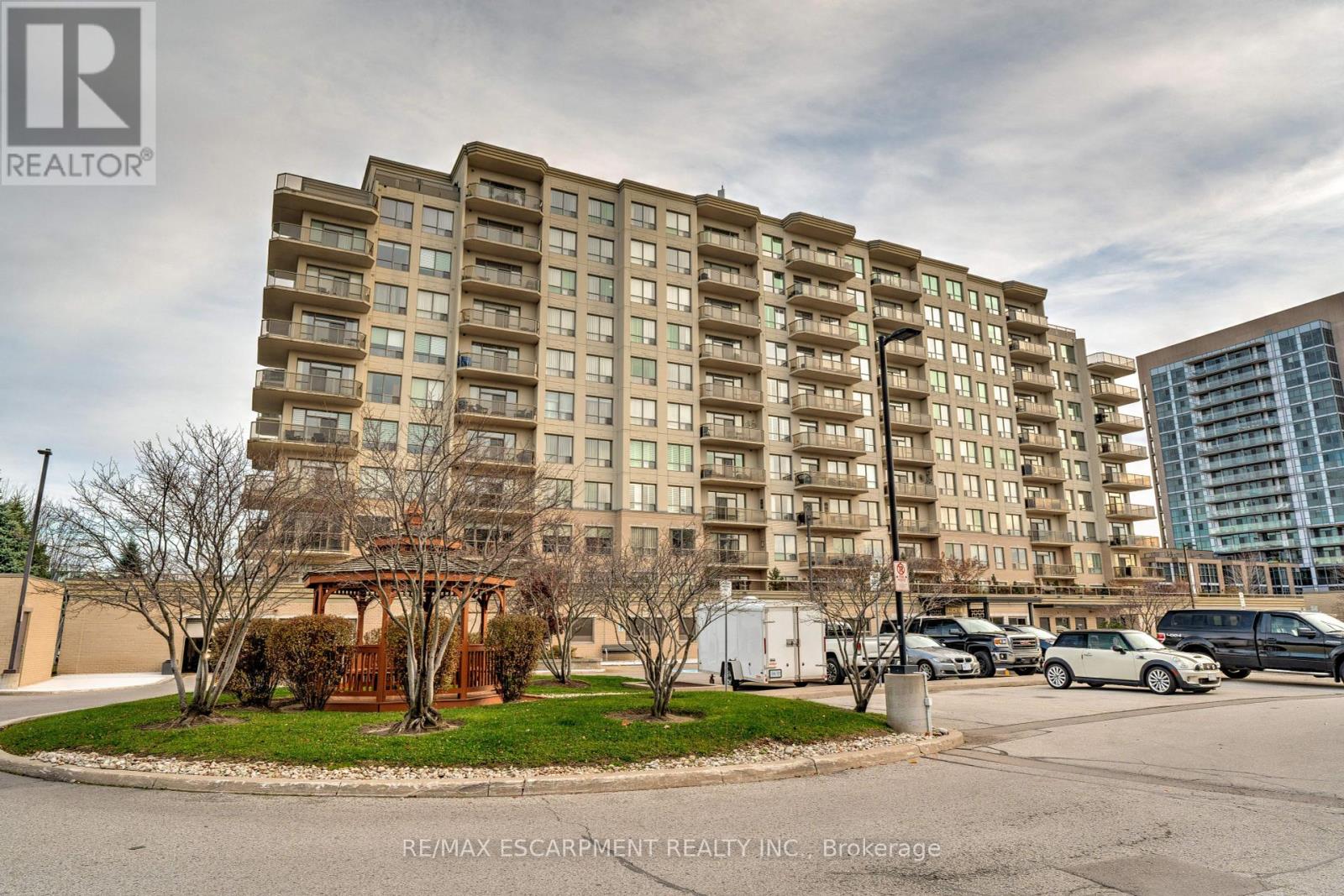 904 - 1998 Ironstone Drive, Burlington (Uptown), Ontario  L7L 7P7 - Photo 2 - W12104317