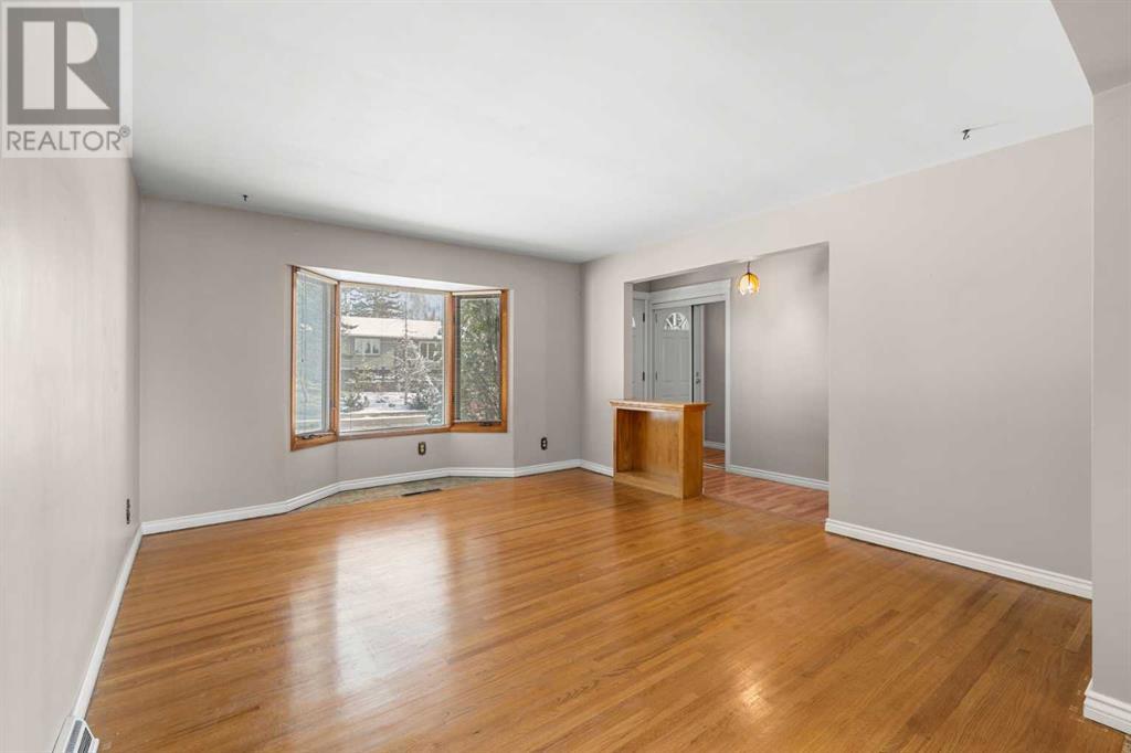 43 Canyon Drive Nw, Calgary, Alberta  T2L 0R2 - Photo 3 - A2208399