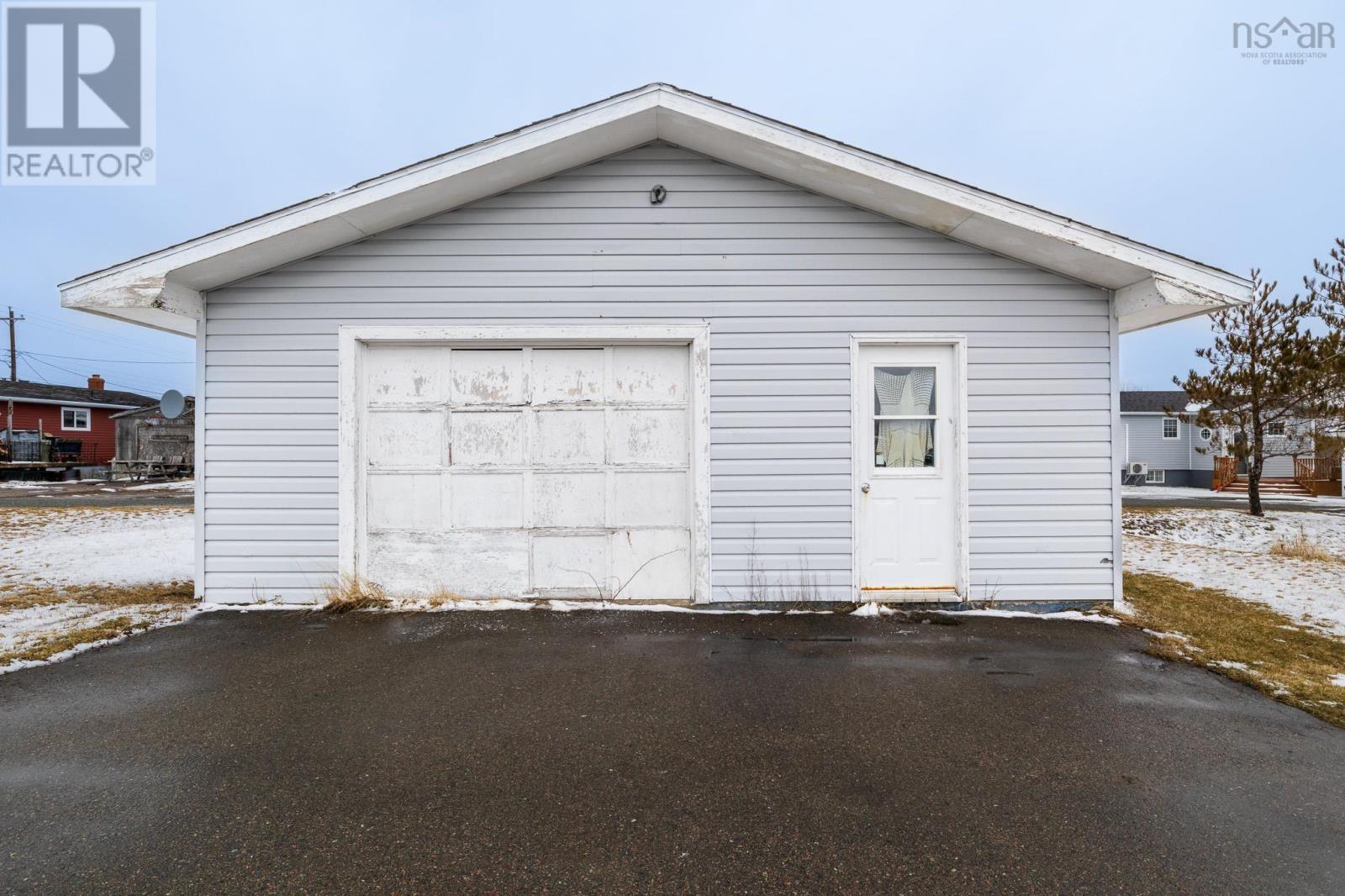 90 Main Street, Reserve Mines, Nova Scotia  B1E 1E5 - Photo 6 - 202506943