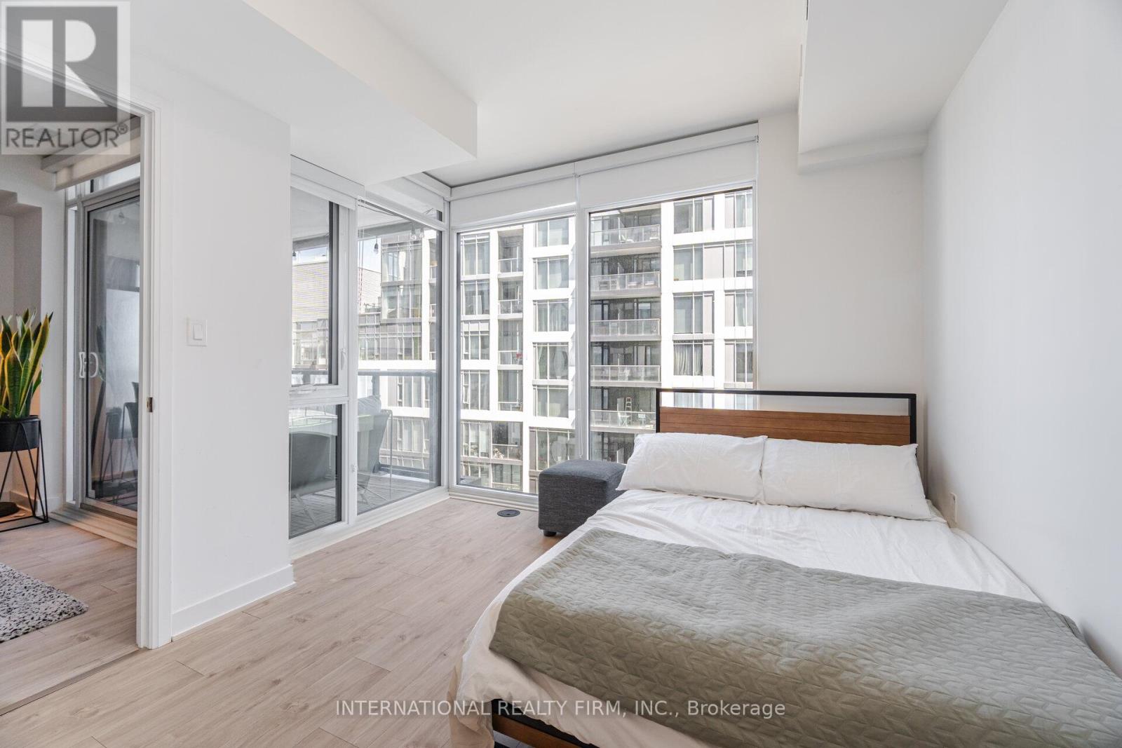 1012 - 27 Bathurst Street, Toronto, Ontario  M5V 2P1 - Photo 17 - C12104385