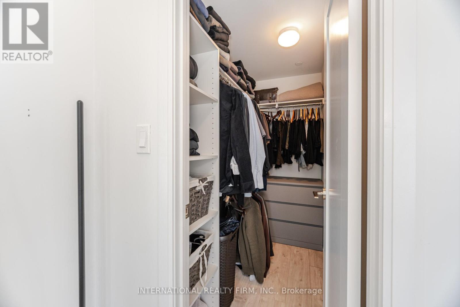 1012 - 27 Bathurst Street, Toronto, Ontario  M5V 2P1 - Photo 20 - C12104385