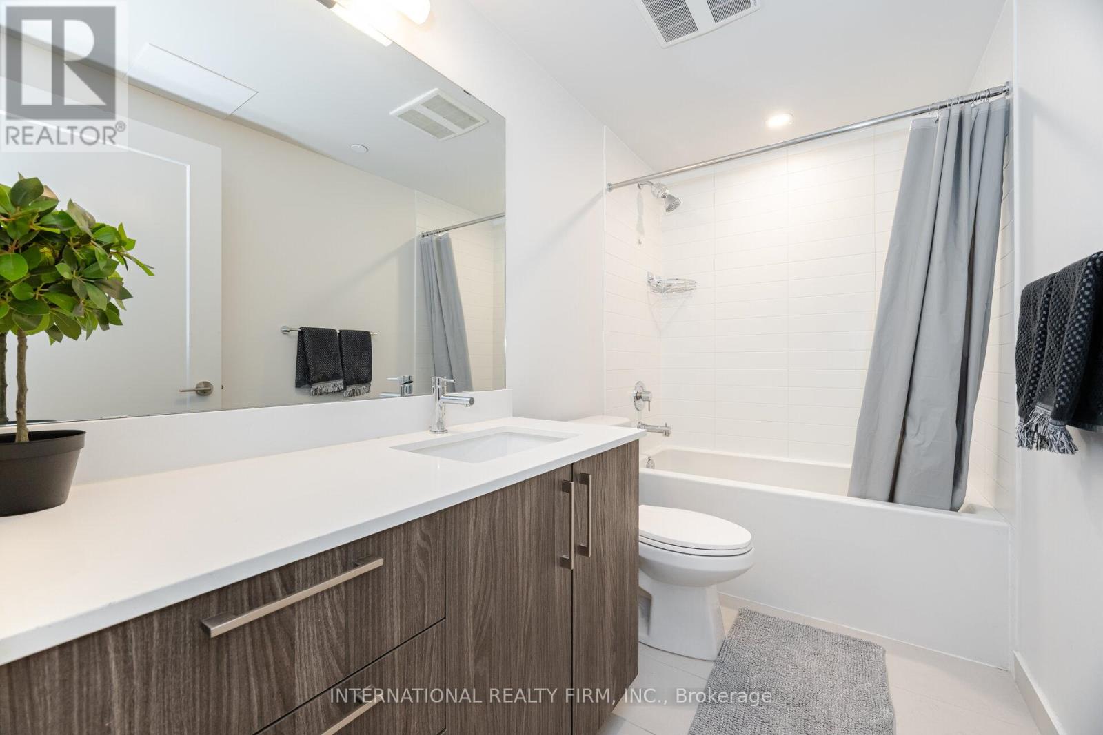 1012 - 27 Bathurst Street, Toronto, Ontario  M5V 2P1 - Photo 23 - C12104385