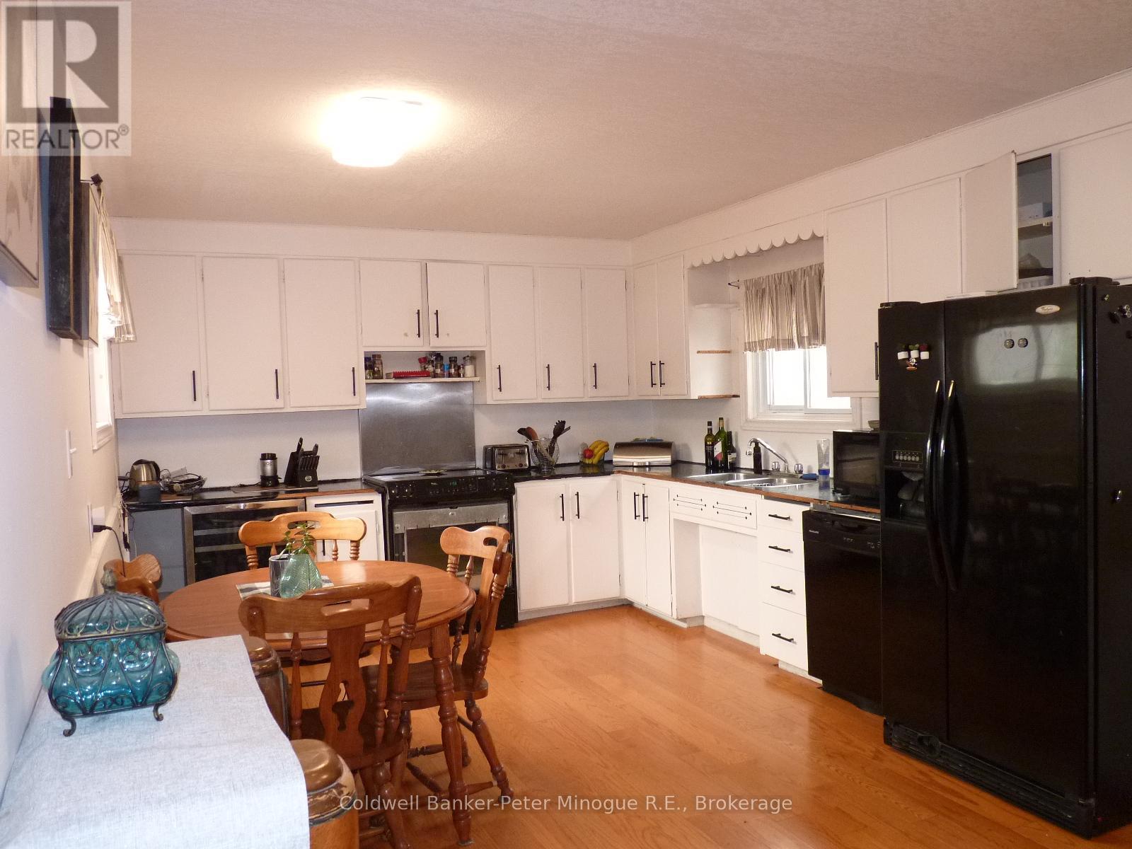 Property at 2452 QUEENSWAY ROAD image 2