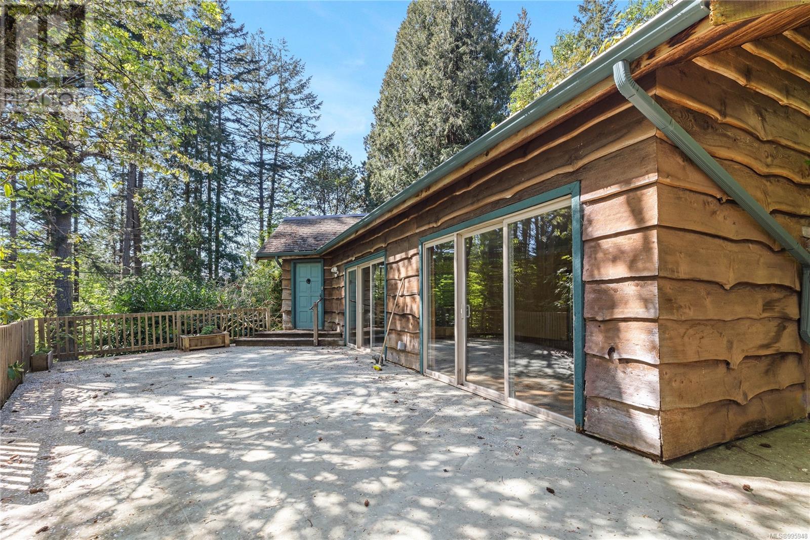 Property at 297 Churchill Rd image 4