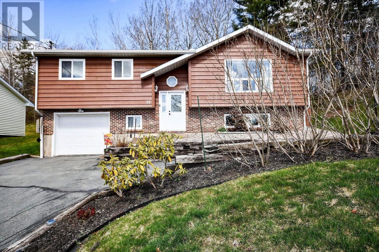 Property at 37 Hillcrest Avenue image 2