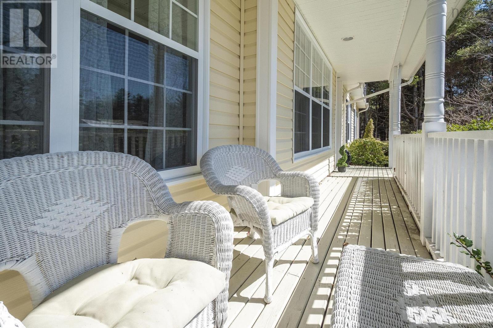 Property at 162 Willow Avenue image 4