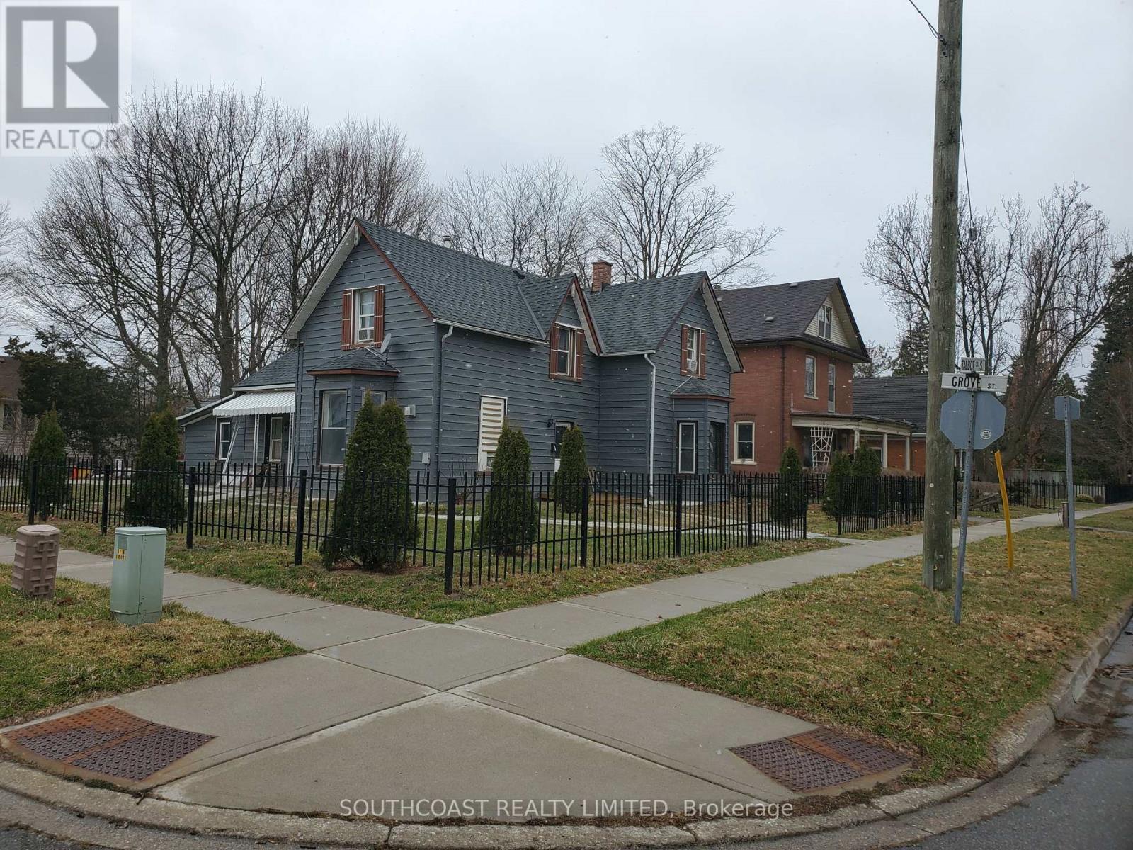 Property at 218 TALBOT STREET S image 3