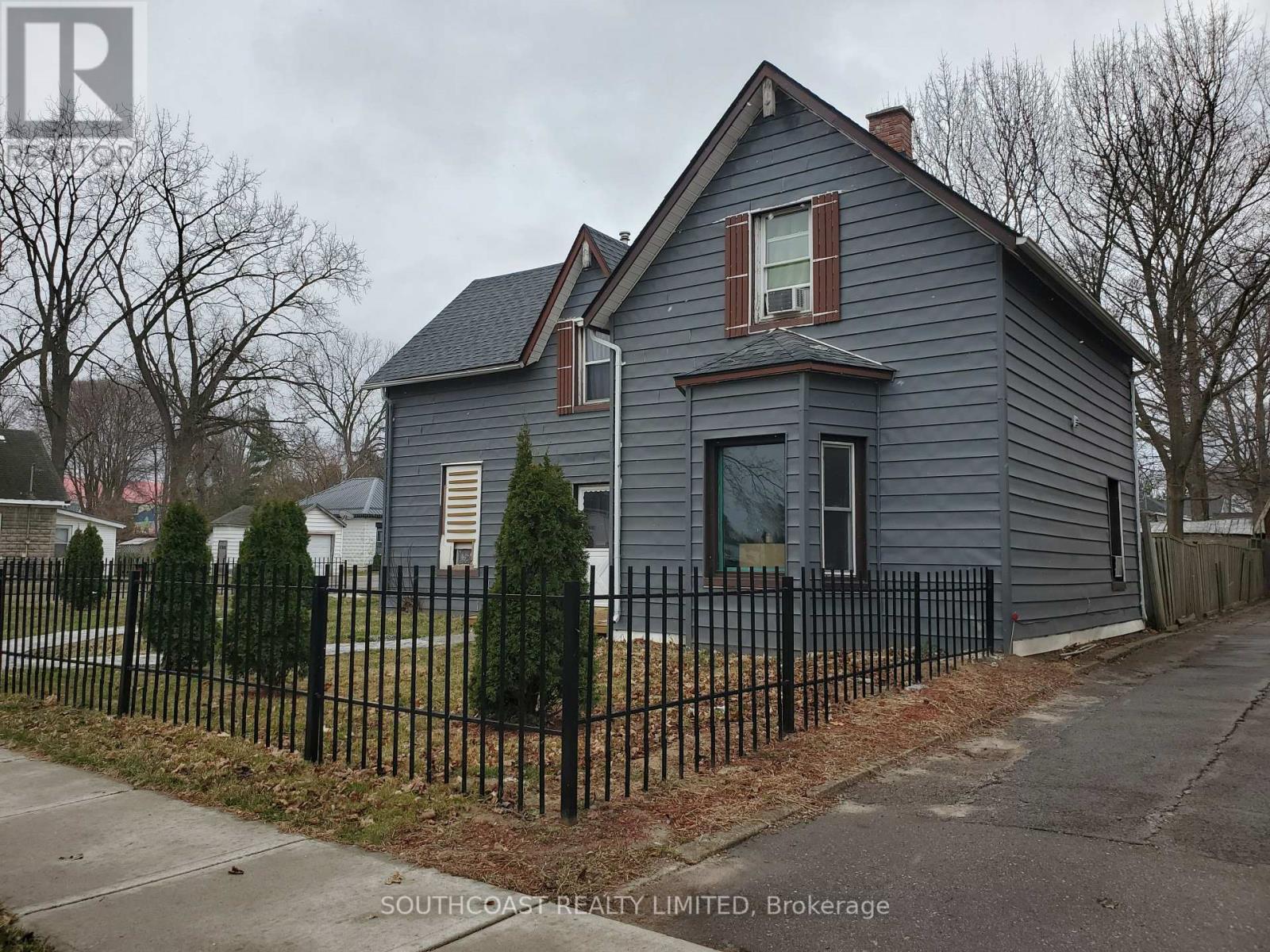 Property at 218 TALBOT STREET S image 4