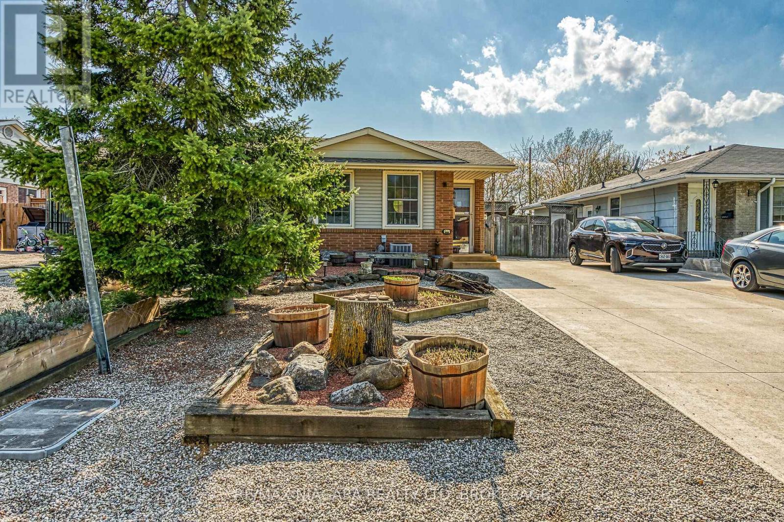 Property at 70 LORAINE DRIVE image 2